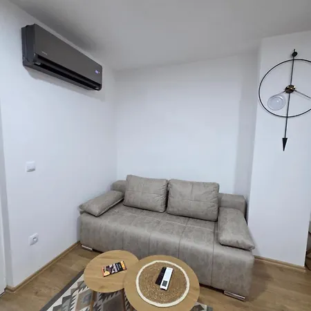 Apartment Apartman Como *